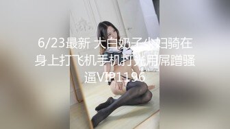 眼镜骚男小保健按摩完再让妹子打飞机，漂亮妹子撩起衣服舔白皙奶子，抹上精油撸管高潮射精