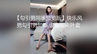 大奶小少妇黑丝情趣全程露脸高颜值，性感的蜜桃臀无毛白虎逼，让大哥各种蹂躏口交大鸡巴道具玩逼多体位抽插