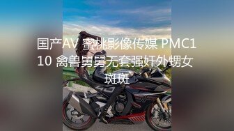 骚味浓郁白衣荡妇从后面抱着大力揉捏奶子，丰满肉体触感还是不错，扑上去猛烈抽插毫不手软狠狠用力搞