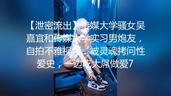 合租房门缝偷窥对门的美女换衣服✿奶子又白又大身材还真不错