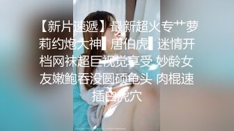 黑客破解家庭网络摄像头偷拍模特身材美女全身赤裸拿着新买的激光脱毛机给自己脱毛