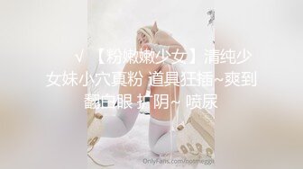 风骚性感美少妇嫁个有钱老头性欲方面满足不了趁他出差把年轻壮小伙带到家中偸欢客厅抱起来肏