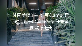 后入蜜桃臀骚女友